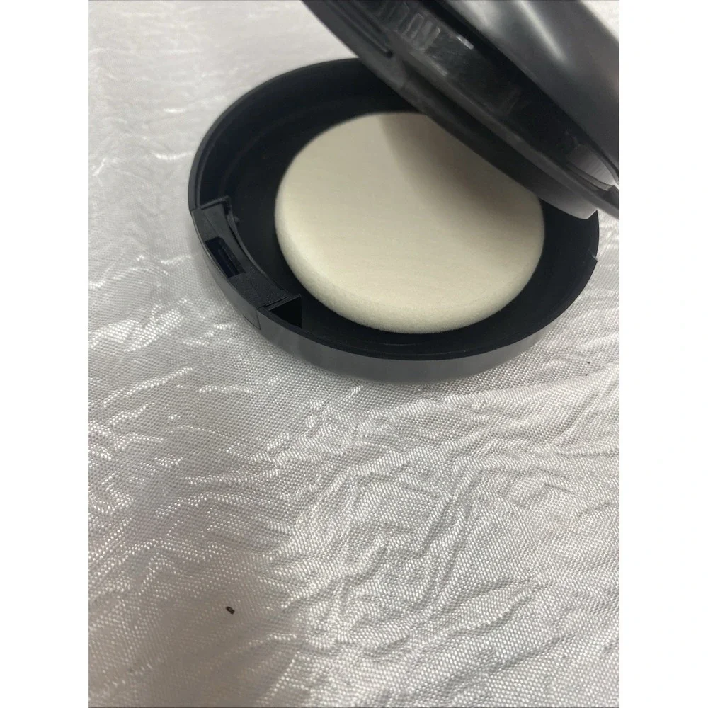 Mac Studio Tech Foundation 0.35‎ oz 100% AUTHENTIC, NC 44 Read Description